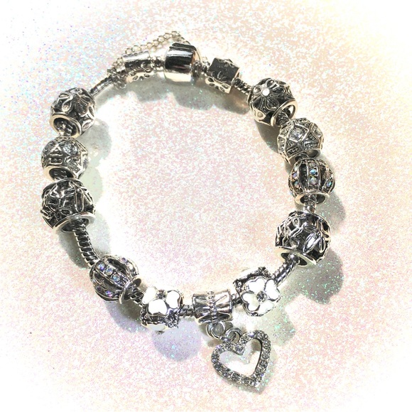Jewelry - $1> for bundle $20+, Party Host appreciation🌈 Crystal Charms Bracelet Heart